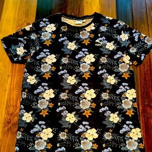 Men’s Puma Tshirt - xl - flower print!